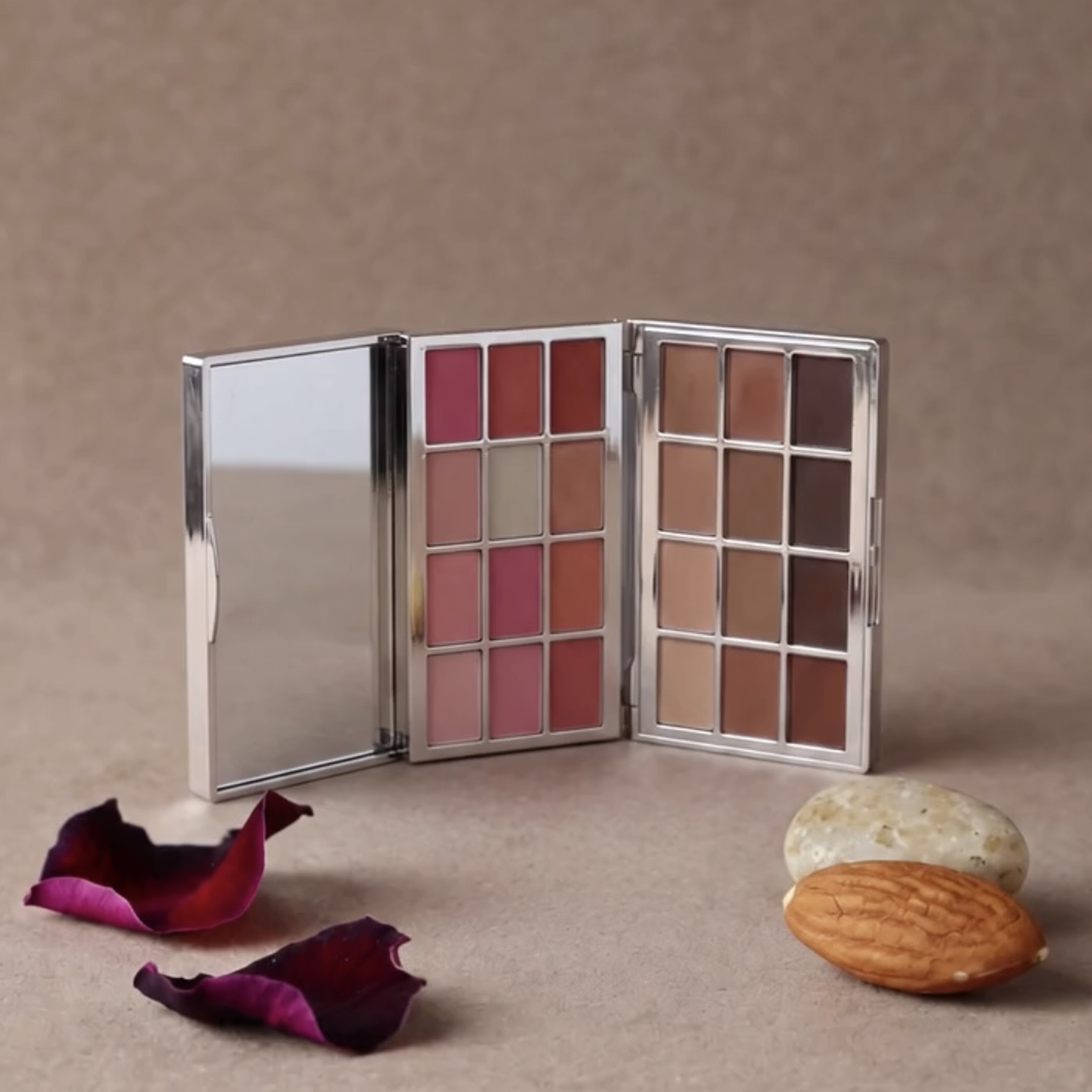 SET ICONIC PINK PALETTE + NUDE MASTER PALETTE